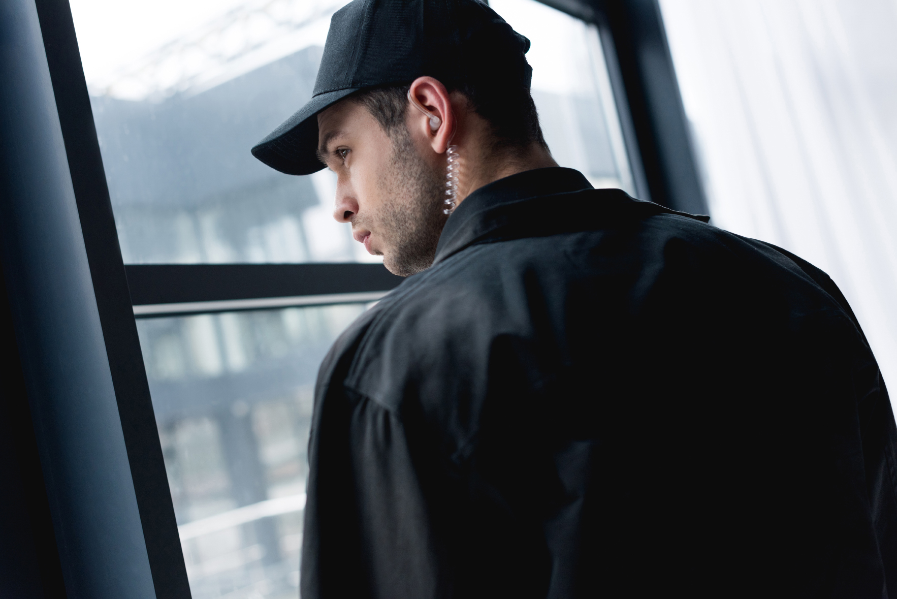 BIZTONSÁGI ÉS LÉTESÍTMÉNY- ÜZEMELTETÉSI SZOLGÁLTATÁSOK